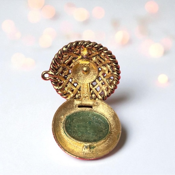 vanda Jewelry - Intricate Gold and Green Brooch